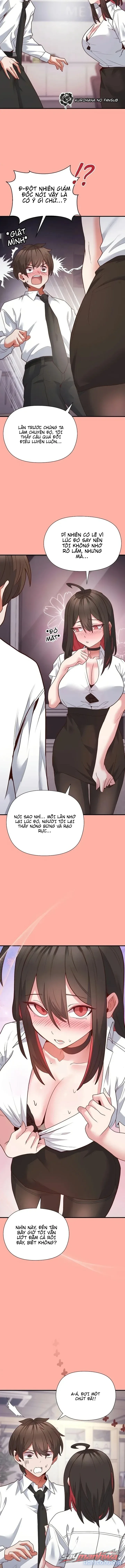 Thư ký dưới bàn làm việc của Anh hùng 