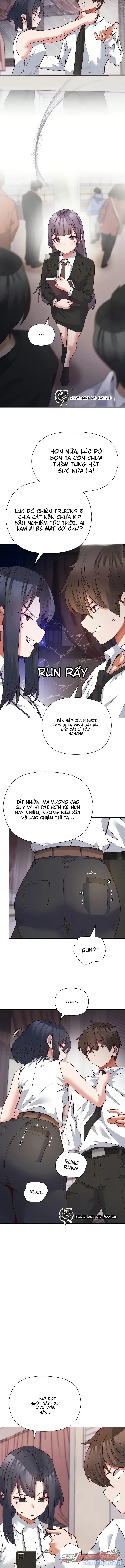 Thư ký dưới bàn làm việc của Anh hùng 