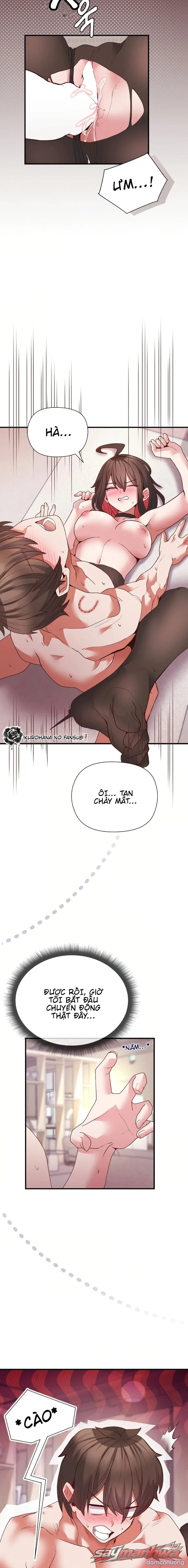 Thư ký dưới bàn làm việc của Anh hùng 