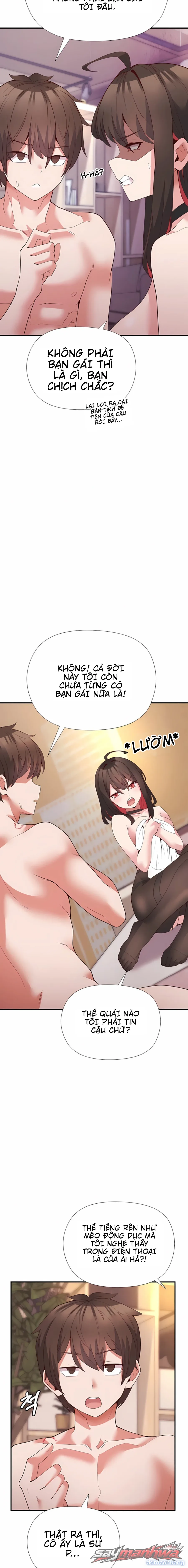 Thư ký dưới bàn làm việc của Anh hùng 