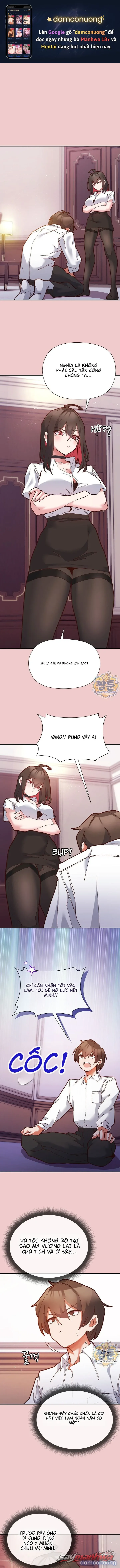 Thư ký dưới bàn làm việc của Anh hùng 