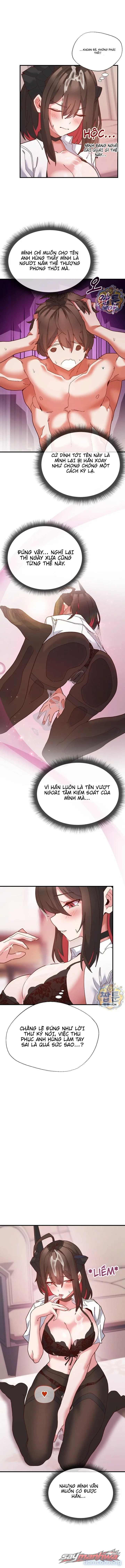 Thư ký dưới bàn làm việc của Anh hùng 