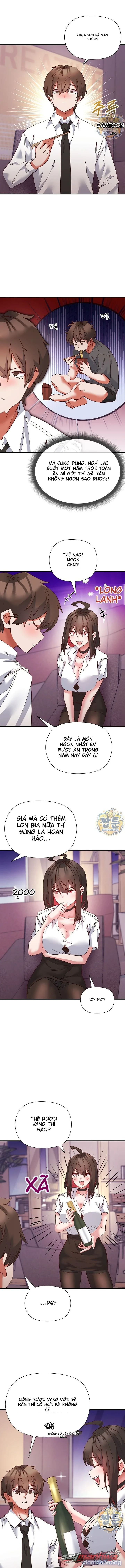 Thư ký dưới bàn làm việc của Anh hùng 