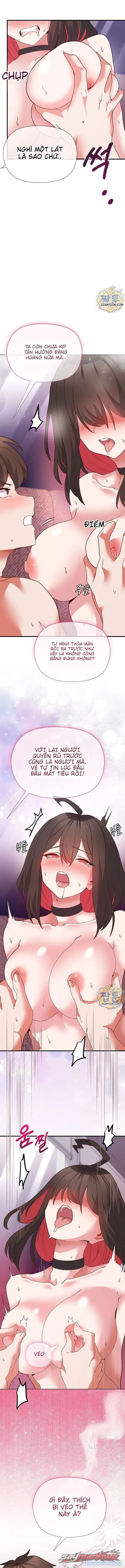 Thư ký dưới bàn làm việc của Anh hùng 