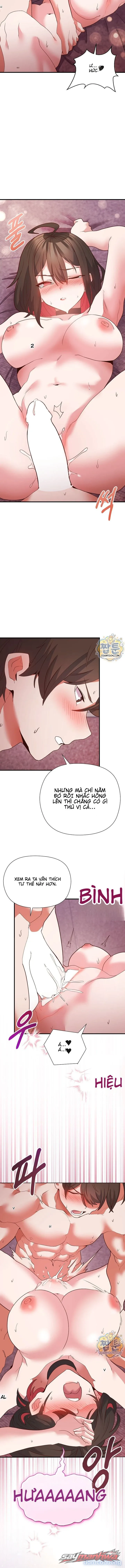 Thư ký dưới bàn làm việc của Anh hùng 