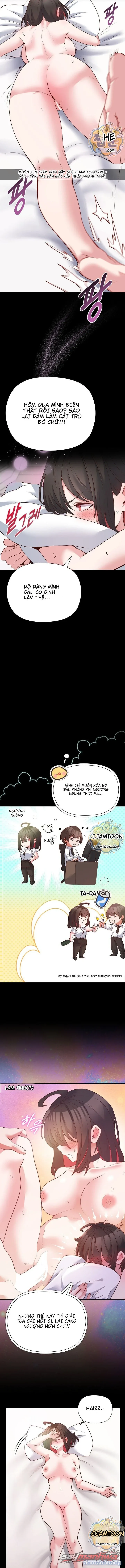 Thư ký dưới bàn làm việc của Anh hùng 