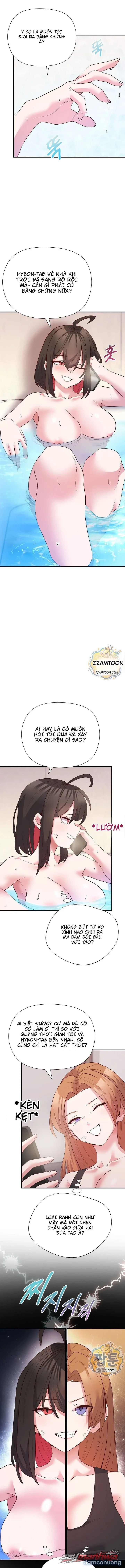 Thư ký dưới bàn làm việc của Anh hùng 